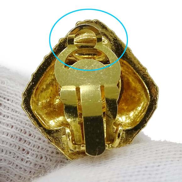 CHANEL Authentic Vintage Gold Earrings - Picture 10 of 10